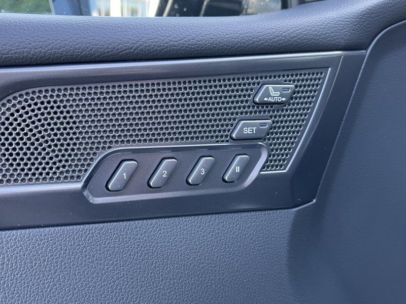 Rexton Premium+ AT 4x4  Lak 7-míst BLACK EDITION