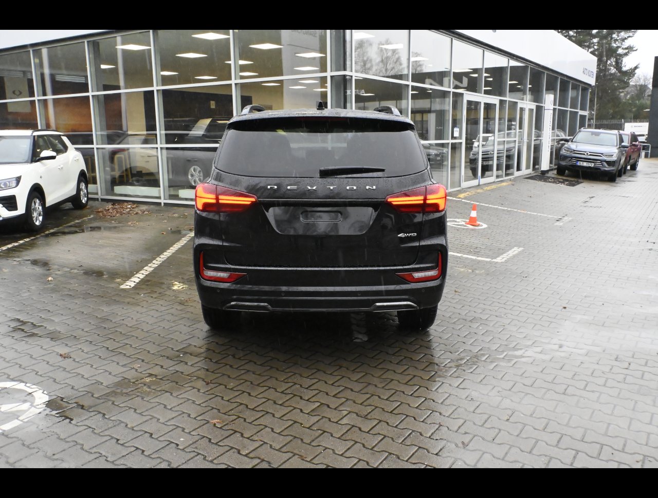 Rexton Premium+ AT 4x4  Lak 7-míst BLACK EDITION