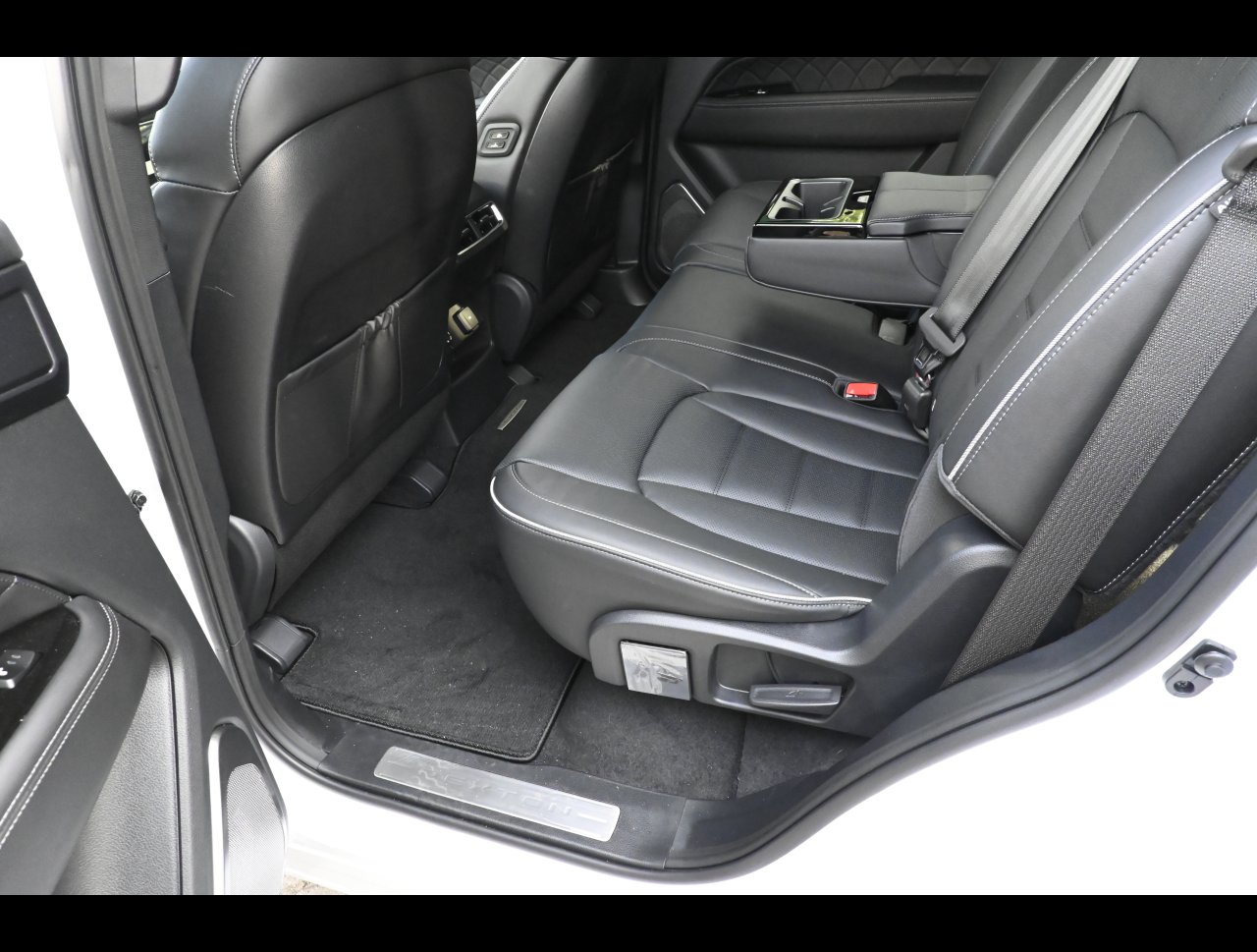 Rexton Premium+ AT 4x4  WAK nové